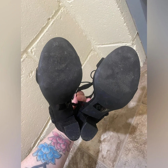 Women’s Disney x call it spring Alice through the looking glass  womens heels - Picture 13 of 17